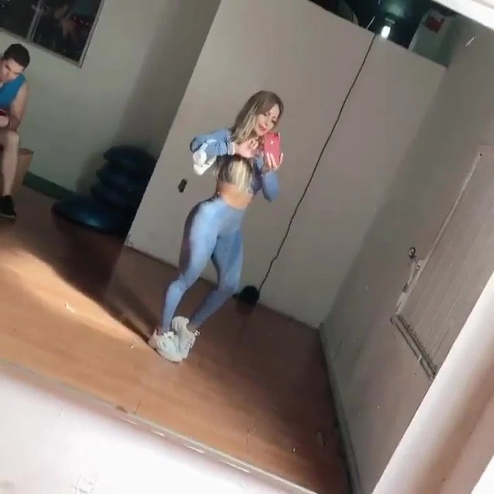 Kary por Dios estas para cogerte cuerpo y romperte